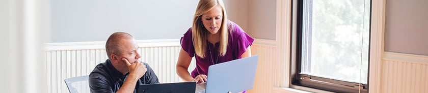 Coworkers-look-at-computer-screen